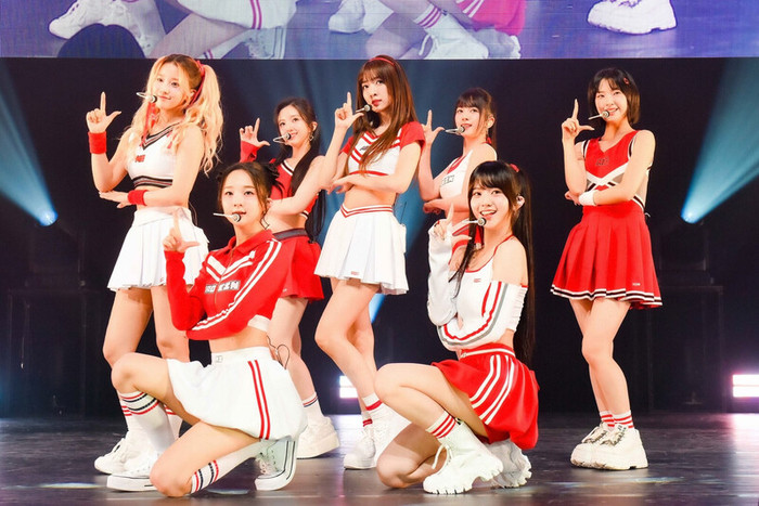 Nữ ca sĩ 19 tuổi rời nhóm sau nghi vấn bị CEO công ty tấn công tình dục Ảnh 1