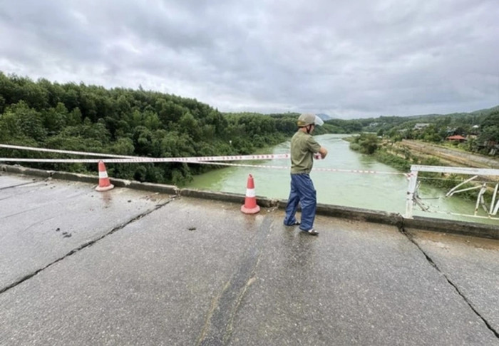 Lực lượng chức năng phong toả hiện trường