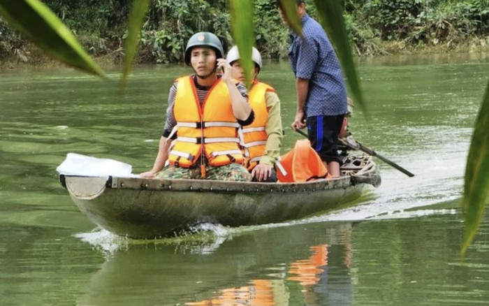 Đã tìm thấy thi thể thứ 2 trong vụ xe chở rác rơi xuống sông ở Thừa Thiên Huế Ảnh 2