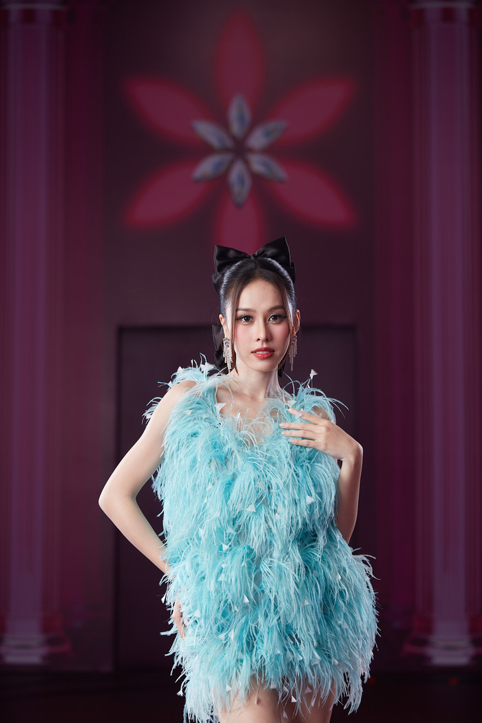 Lê Nguyễn Ngọc Hằng có thế mạnh về giọng hát cùng khả năng vũ đạo. Liệu tình 'chị em' giữa cô và Lê Hoàng Phương sẽ ra sao khi cùng 'đối đầu' tại Bước Nhảy Hoàn Vũ? 