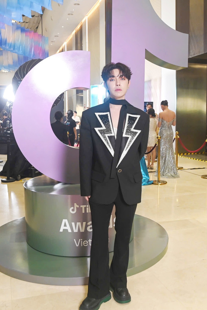 Nhà thiết kế Phước Cường tại đêm vinh danh TikTok Awards Việt Nam 2024.