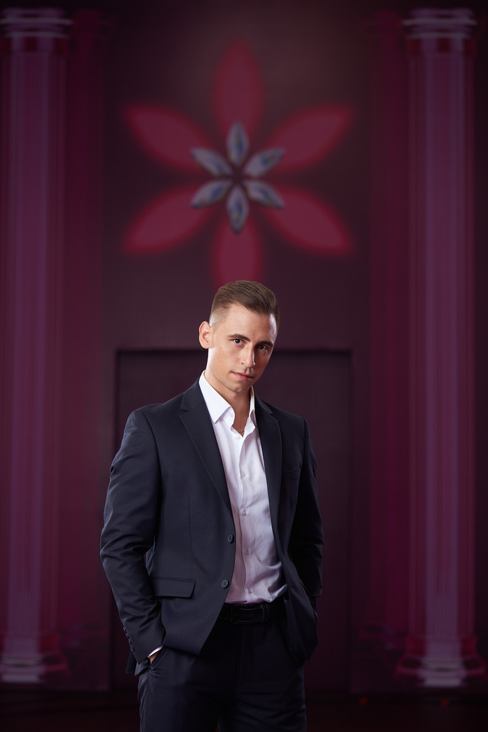 Lyubomir Yakimov, đại diện cho Bulgaria tại giải vô địch châu Âu về khiêu vũ châu Mỹ Latinh năm 2018, đại diện cho Bulgaria tham dự lễ hội khiêu vũ Blackpool năm 2019 và năm 2022. Anh chia sẻ: “Tôi nghĩ mình là một người cầu toàn và thích làm mọi việc một cách tốt nhất”.