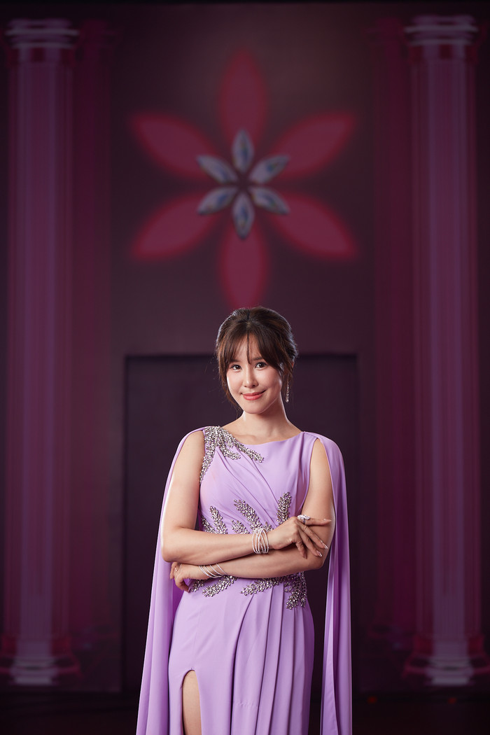 Ca sĩ Shinju có kinh nghiệm lâu năm khi hoạt động nghệ thuật. Cô đặt mục tiêu mang đến những màn biểu diễn khiến khán giả mãn nhãn tại Bước Nhảy Hoàn Vũ. 