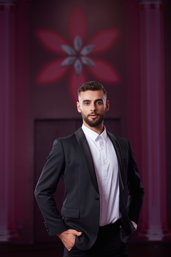 Boris Borisov, top 3 giải vô địch khiêu vũ thể thao thế giới và top 20 bảng xếp hạng Latinh, 6 lần vô địch Bulgaria. Nam vũ công chia sẻ: “Tôi không muốn ép bản thân theo một khuôn mẫu nào đó mà sẽ thể hiện tính cách thông qua từng tiết mục”.