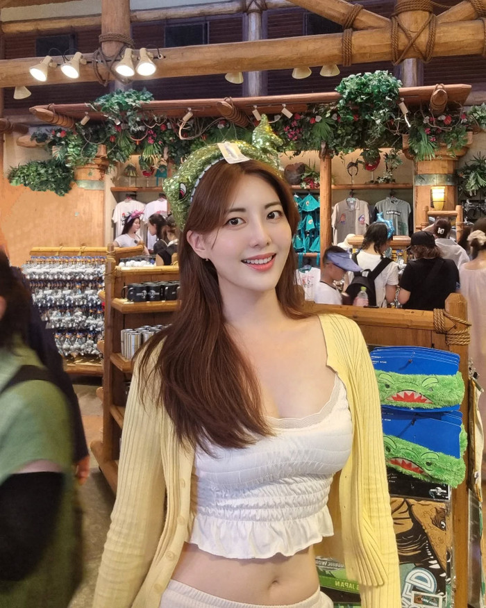 Với nhan sắc vừa ngọt ngào vừa sắc sảo, Lee Soo Yeon đã ghi dấu ấn trong lòng công chúng xứ Kim Chi thông qua các vai diễn trong một số bộ phim ăn khách.