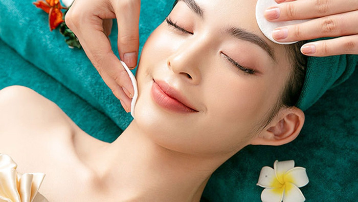 Massage mặt đã tạo nên cơn sốt nhờ khả năng thúc đẩy lưu thông máu và giảm nếp nhăn.