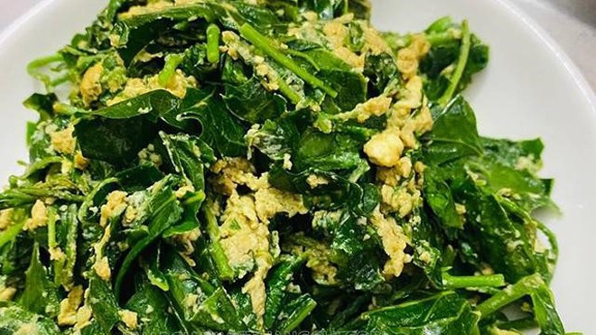Đặc sản rau đắng cảy xào trứng.