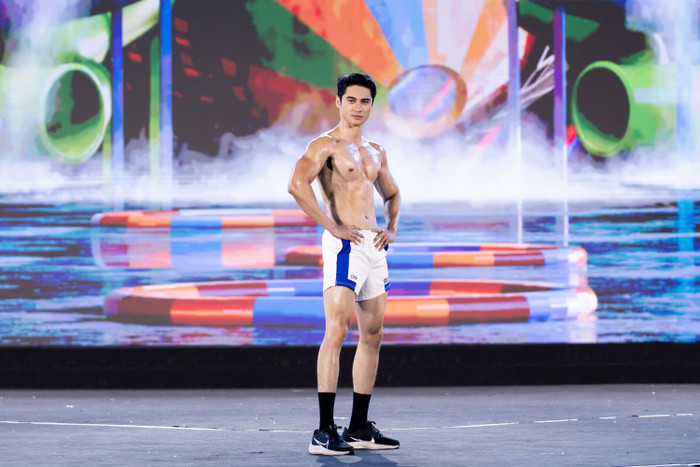 Phạm Tuấn Ngọc sinh năm 1999, cao 1m84, quê Hải Phòng. 'Nam thần' tốt nghiệp ngành Ngôn ngữ Anh, khoa Kinh tế của Đại học Kinh tế Quốc dân. Nhờ sở hữu gương mặt nam tính, thân hình cơ bắp rắn chắc, Tuấn Ngọc dấn thân vào làng giải trí với cương vị người mẫu. Năm 2024, anh chàng được biết đến rộng rãi khi đăng quang Mr World Vietnam vào tháng 7 và trở thành đại diện Việt Nam tại Mr World. 