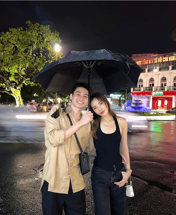 Phạm Tuấn Ngọc là học trò của Kỳ Duyên và Minh Triệu tại một cuộc thi tìm kiếm gương mặt quảng cáo. 