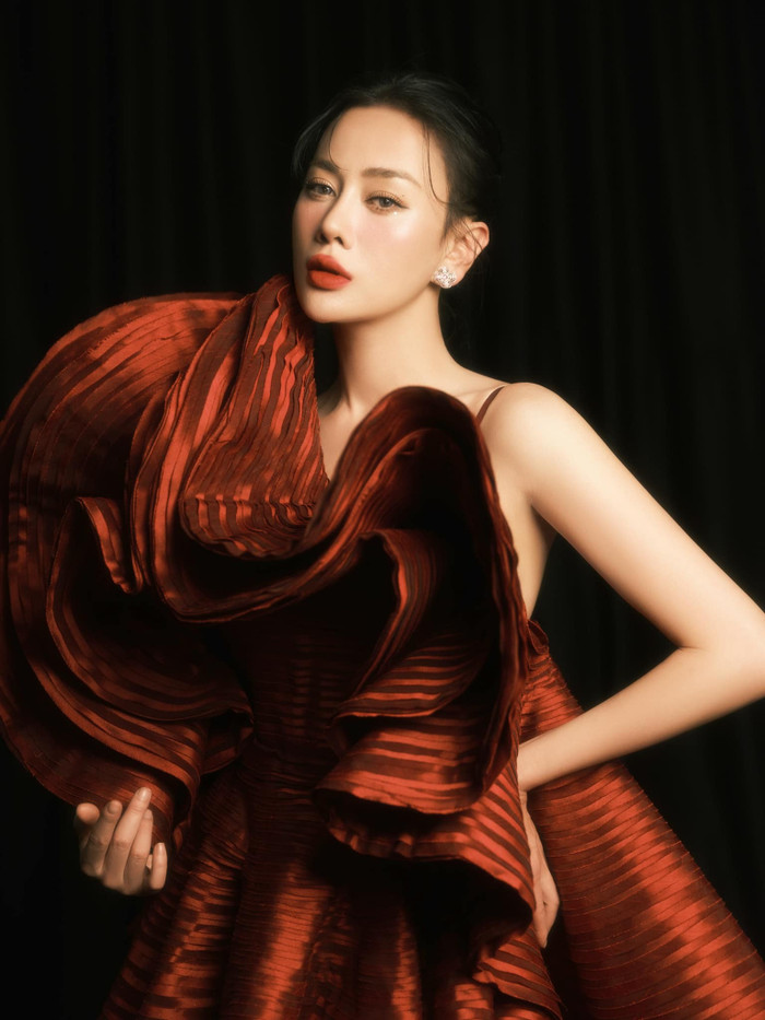 Phương Oanh khoe ảnh đẹp như hoa, bật cười trước phản ứng của con gái Ảnh 2