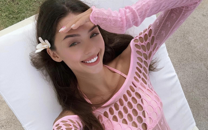 Vợ thủ môn Bùi Tiến Dũng 'dậy sóng' với nhan sắc tựa búp bê sứ Ảnh 2