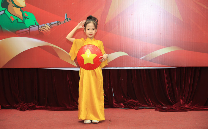 Trình diễn thời trang và nghệ thuật tôn vinh tình yêu dân tộc Ảnh 2