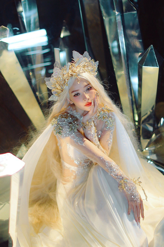 Tạo hình của bạn gái Vũ Văn Thanh được đánh giá hao hao Chi Pu.