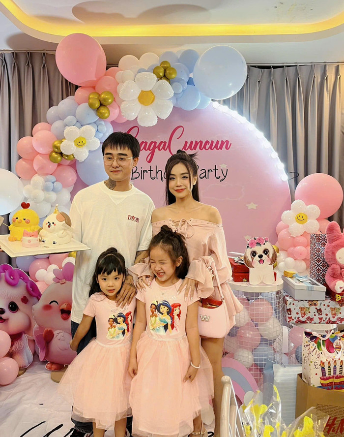 Dân tình háo hức chờ ngày cặp đôi về chung nhà. Ảnh: FBNV
