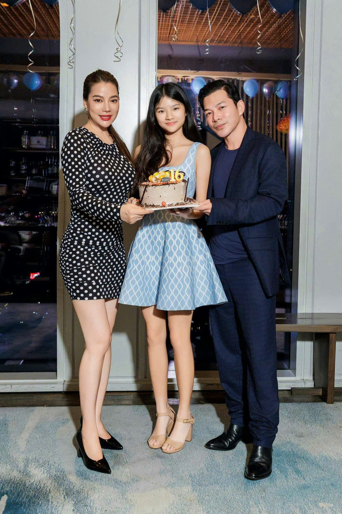 Trương Ngọc Ánh và chồng cũ hội ngộ trong sinh nhật của con gái. Ảnh: FBNV