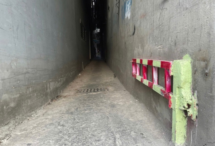 Ngõ được khoá vào những giờ cao điểm.