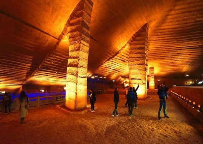 Cột đá trong hang (Nguồn: New.qq)