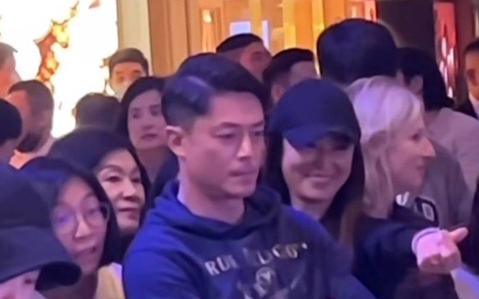 Lâm Tâm Như cười rạng rỡ bên ông xã, lộ nhan sắc thật qua 'cam thường' Ảnh 2