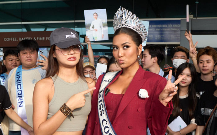 Hoa hậu Xuân Hạnh để mặt mộc, tiễn Miss Cosmo 2024 về nước Ảnh 2