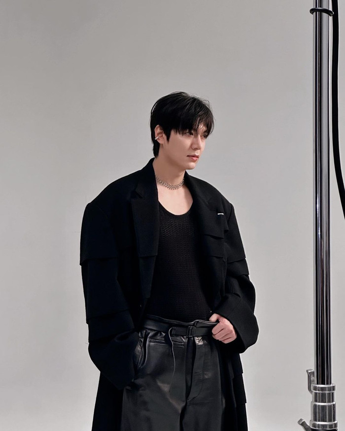 Lee Min Ho tự tin tạo dáng trước ống kính. Ảnh: Instagram actorleeminho