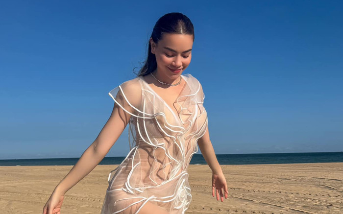 Hồ Ngọc Hà chuộng đồ xuyên thấu, khoe dáng nét căng khi đi diễn Ảnh 2