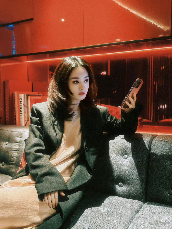 Triệu Lệ Dĩnh năng suất đóng phim và cho ra mắt nhiều phim điện ảnh có chất lượng cao trong năm nay. 