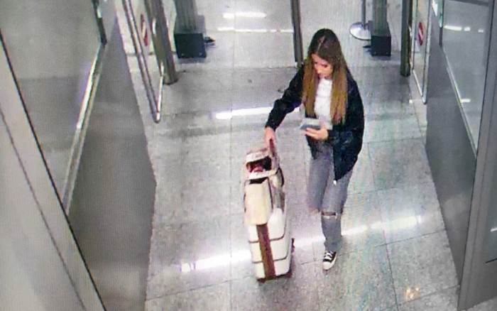 Hoa hậu mất tích ở sân bay, cha mẹ tuyệt vọng cầu cứu và cái kết Ảnh 2