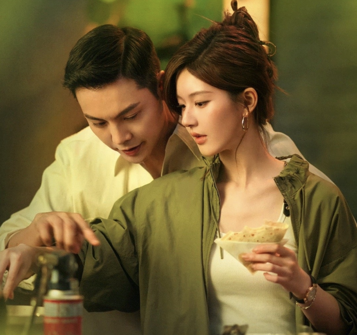 Triệu Lộ Tư cùng Trần Vỹ Đình trong dự án Hãy Để Tôi Tỏa Sáng được chú ý nhưng không được đánh giá cao.