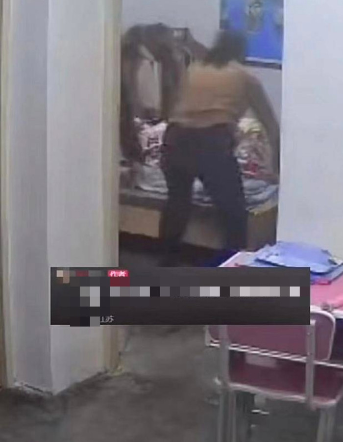 Chứng kiến con cầu cứu qua camera, người mẹ quyết tâm giành lại quyền nuôi con.