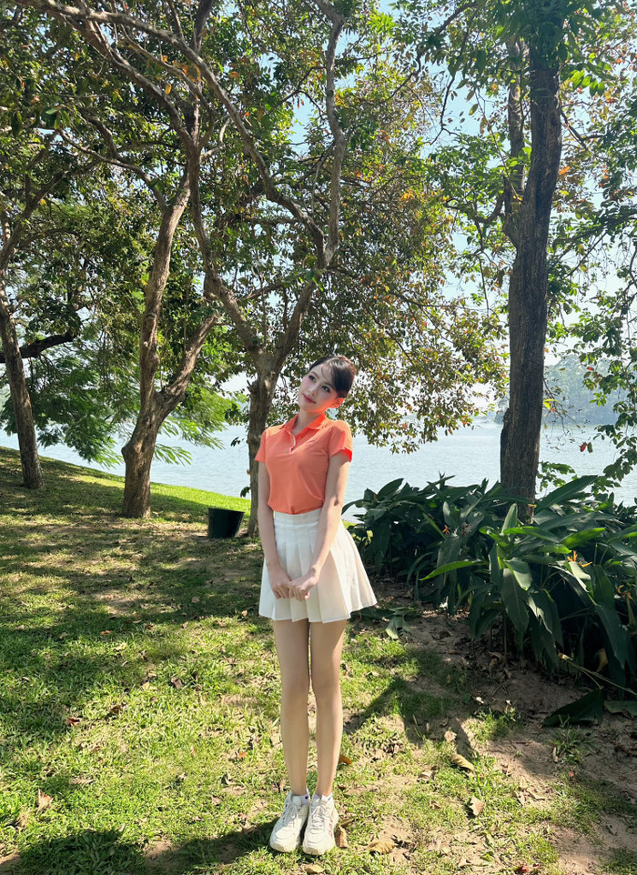 Đôi chân dài chính là một trong những lợi thế của Á hậu Ngọc Hằng. Ảnh: FBNV