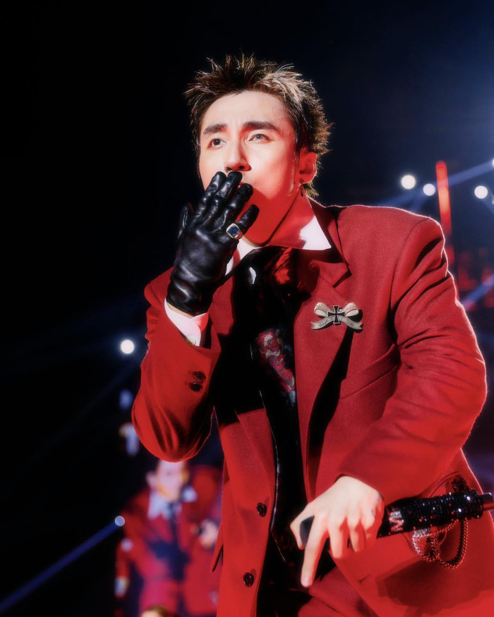 Showbiz 24h: Sơn Tùng M-TP khiến khán giả 'đứng ngồi không yên' vì bốn phần trình diễn đầy ấn tượng. Ảnh: FBNV