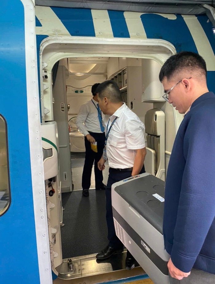 Vietnam Airlines lùi chuyến bay, đưa tạng hiến đến bệnh nhân kịp giờ.