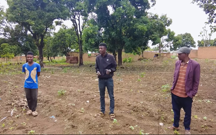 Chàng trai nghèo từng được Quang Linh Vlogs giúp đỡ nay giàu có một cách bất ngờ Ảnh 2