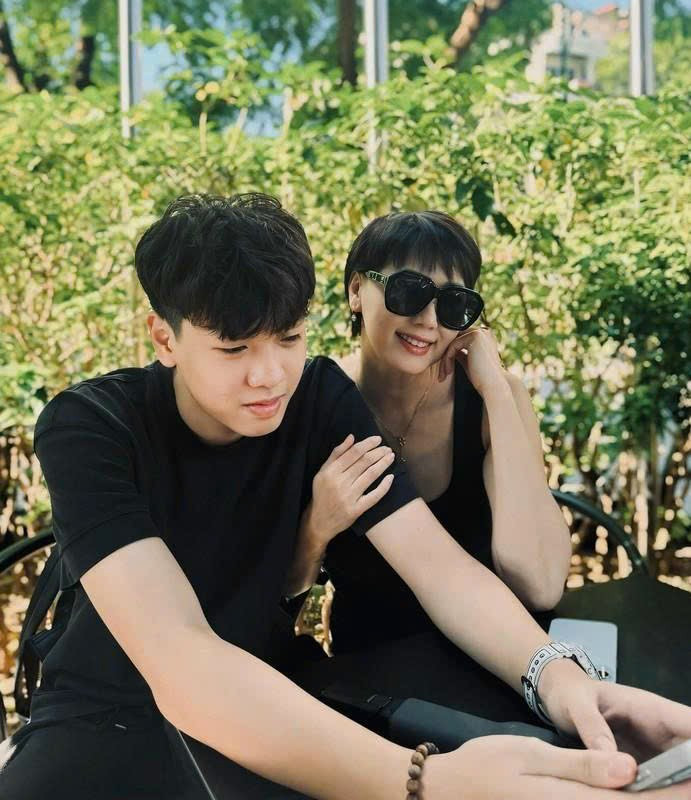 Cậu bé thừa hưởng nhiều nét đẹp của bố mẹ. Ảnh: FBNV