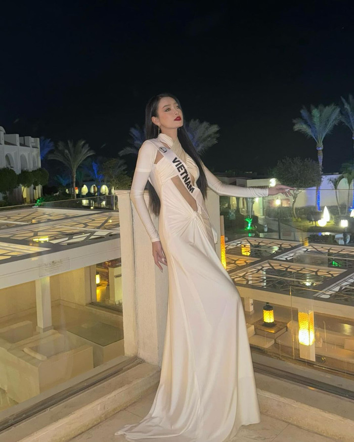 Á hậu Bùi Khánh Linh dần theo đuổi phong cách thời trang nóng bỏng sau khi nhận sash, chính thức nhập cuộc chinh chiến Miss Intercontinental 2024.