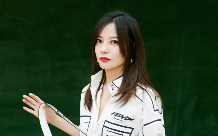 Triệu Vy nghèo đến mức không có tiền nộp phạt 50 triệu? Ảnh 2