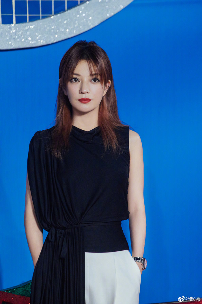 Tuy nhiên, khoản phạt chẳng thấm vào đâu nên Triệu Vy cũng không để vào mắt.