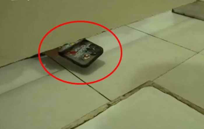 Đang đi vệ sinh, cô gái giật mình vì thấy mình bị quay trộm (Ảnh minh họa)