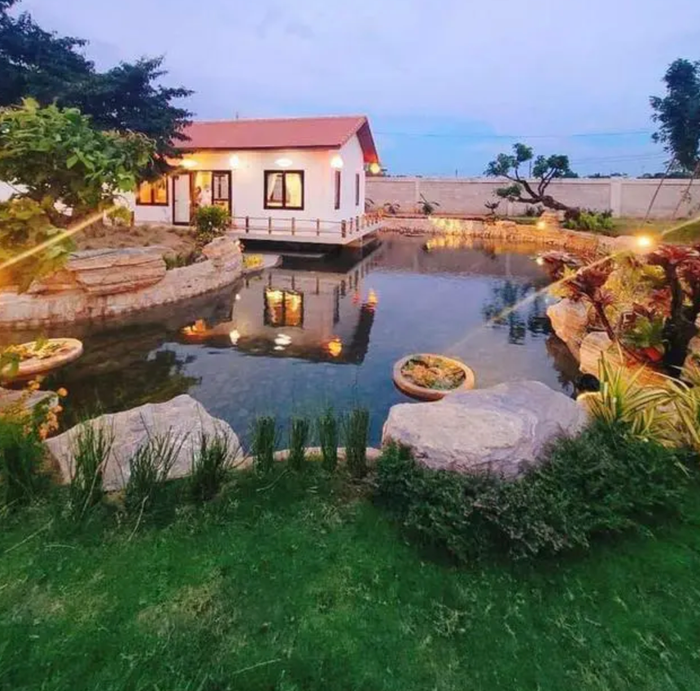 Căn biệt thự sân vườn của Trường Giang và Nhã Phương ở Đồng Nai. Đây là nơi được vợ chồng Mười Khó dùng làm nơi nghỉ dưỡng cuối tuần hoặc đón tiếp đồng nghiệp. (Ảnh: Sưu tầm)