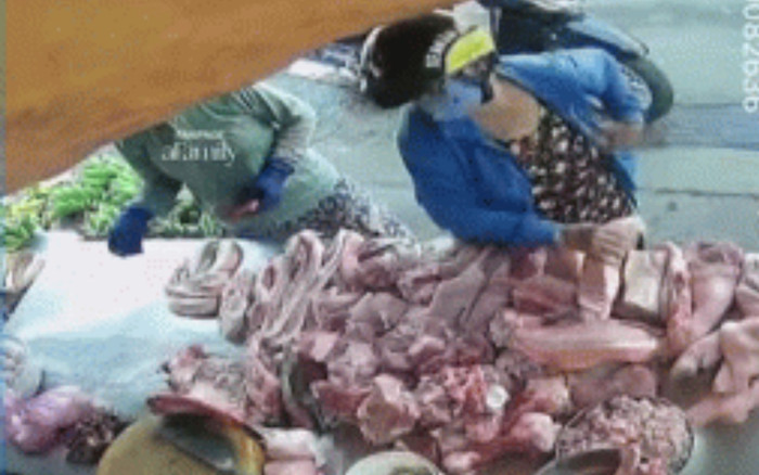 Quầy thịt lợn bất ổn: Vừa bị thanh niên đi SH cướp, hôm sau gặp phải khách hàng xấu tính Ảnh 2
