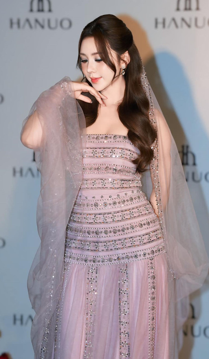 Quỳnh Kool gây sốt với nhan sắc xinh đẹp và vóc dáng phồn thực trong lần xuất hiện mới đây. 