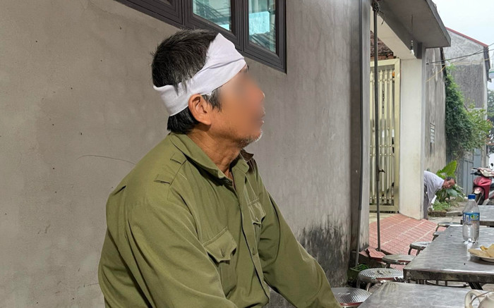 Vụ 4 người trong một gia đình tử vong dưới mương nước: Người thân bần thần trong tang lễ Ảnh 2