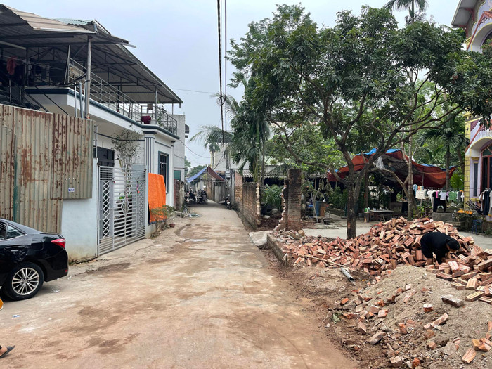 Con ngõ nhỏ dẫn vào gia đình nạn nhân bỗng chốc trở nên tang thương