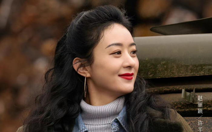 Triệu Lệ Dĩnh nhận vô số giải thưởng với vai chính trong Gió Thổi Bán Hạ.