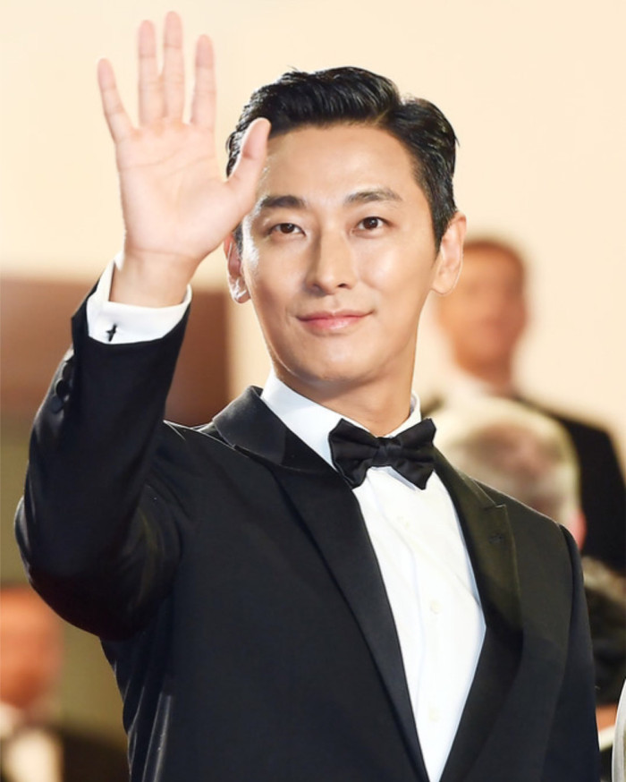 Tài tử hàng đầu Hàn Quốc Joo Ji Hoon đang gây bão trong phim Love Your Enemy.