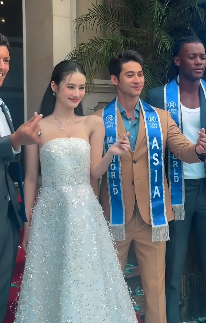 Có ý kiến cho rằng, người đẹp xứ Nẫu rất phù hợp với tạo hình này, vừa nổi bật trước ống kính vừa giữ được độ tươi trẻ đúng với tuổi thật. Ngoài ra, có khán giả khuyên rằng cô nên giữ nguyên makeup look này cho mùa giải Miss World sắp đến.