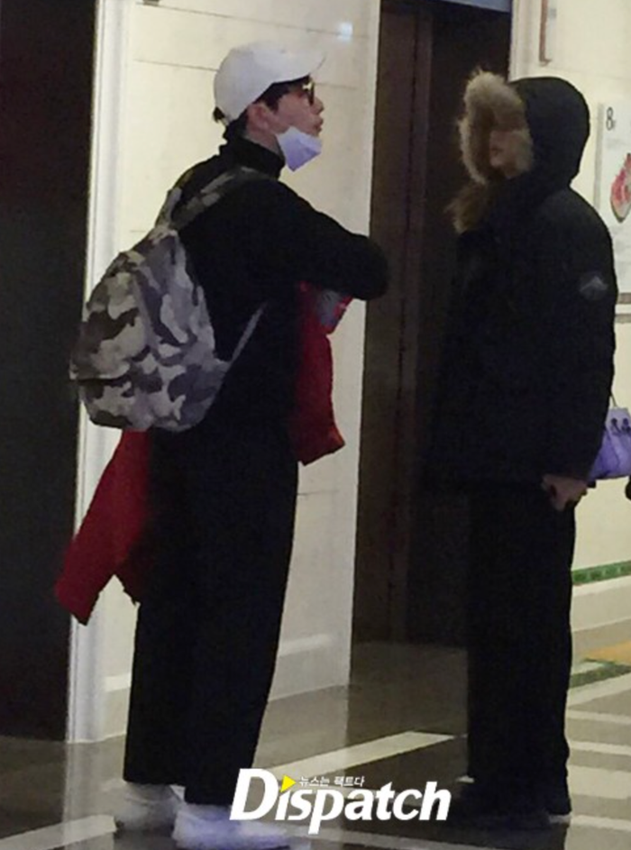 Hình ảnh hiếm hoi của cặp đôi thời còn mặn nồng được Dispatch ghi lại. 