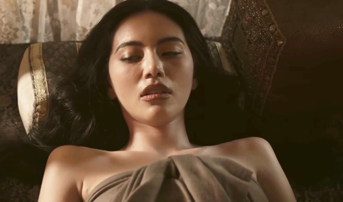 Jinda chìm trong cơn nghiện ngập và nỗi đau xé lòng sau khi mất con trai. 