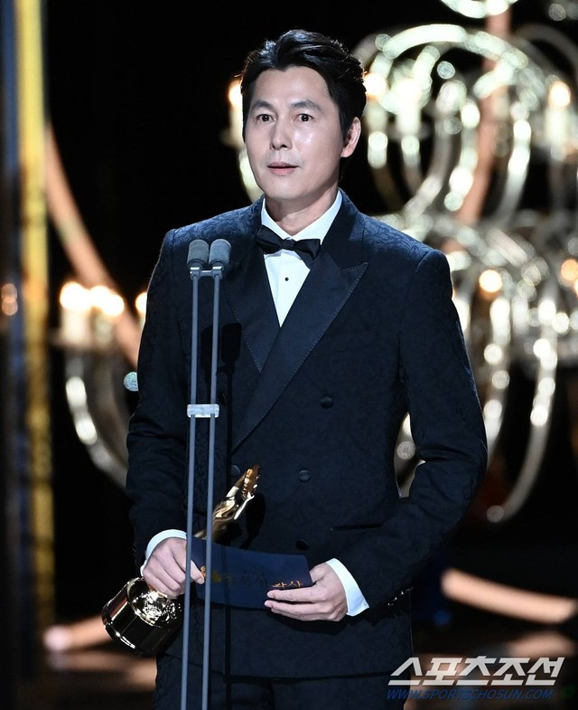Jung Woo Sung bị tố qua lại với nhiều phụ nữ cùng lúc. (Ảnh SPORTSCHOSUN)
