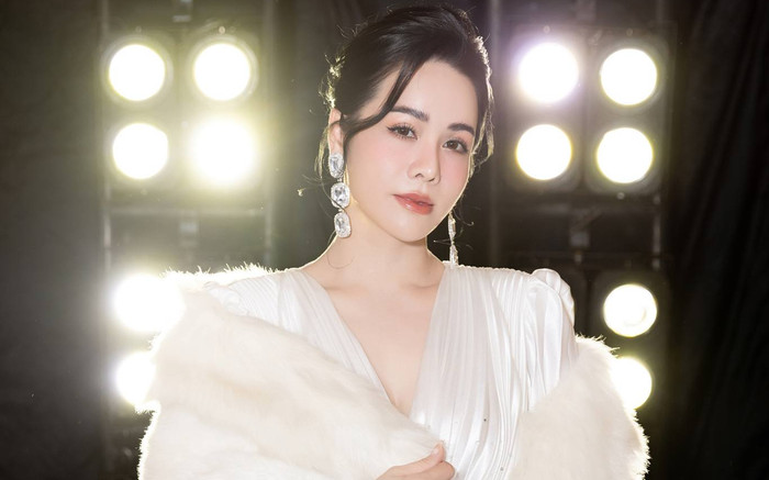 Ảnh hạnh phúc của Nhật Kim Anh bên người đặc biệt gây sốt Ảnh 2